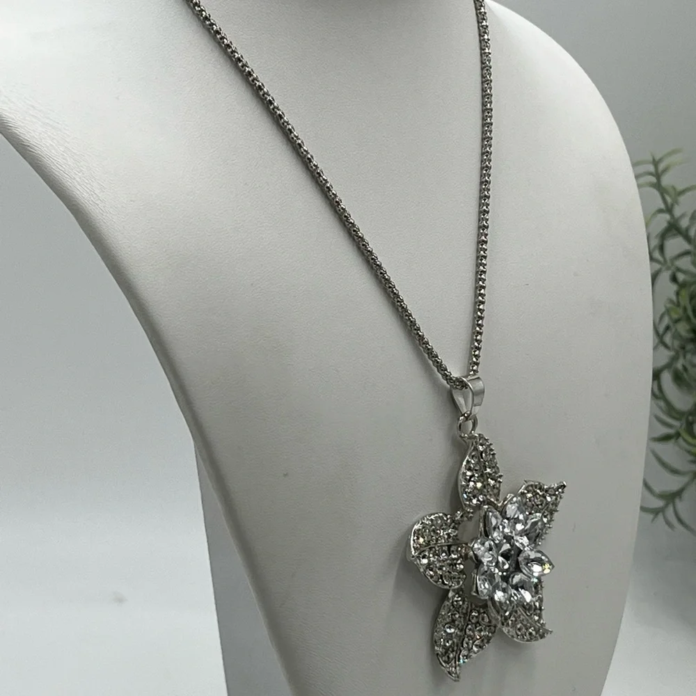 Betsey Johnson necklace 32”